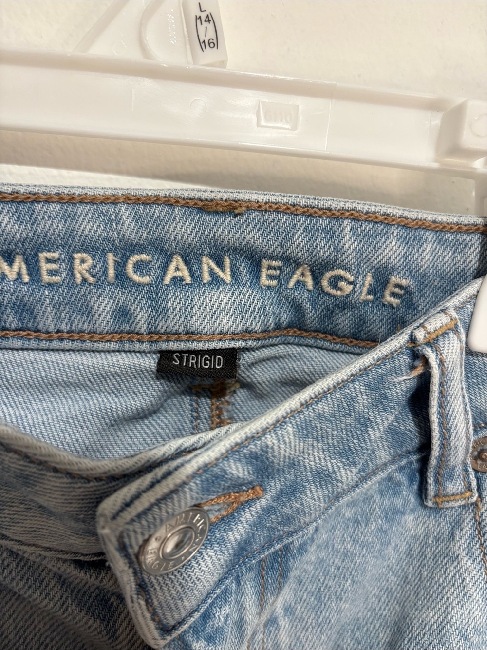 American Eagle Strigid Mom Jeans Blue Breeze Size 12 - Picture 8 of 9